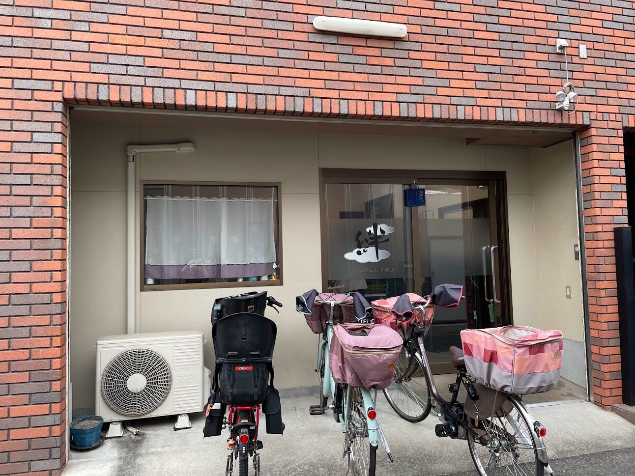 玄関　自転車